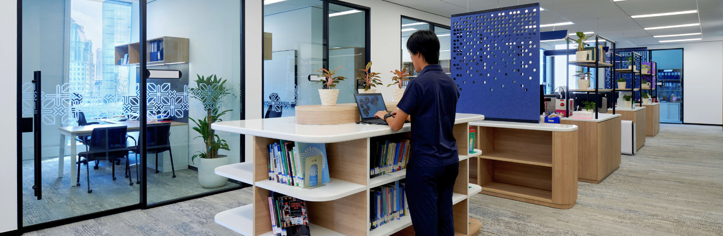 Keunggulan Standing Table untuk Ruangan Kantor