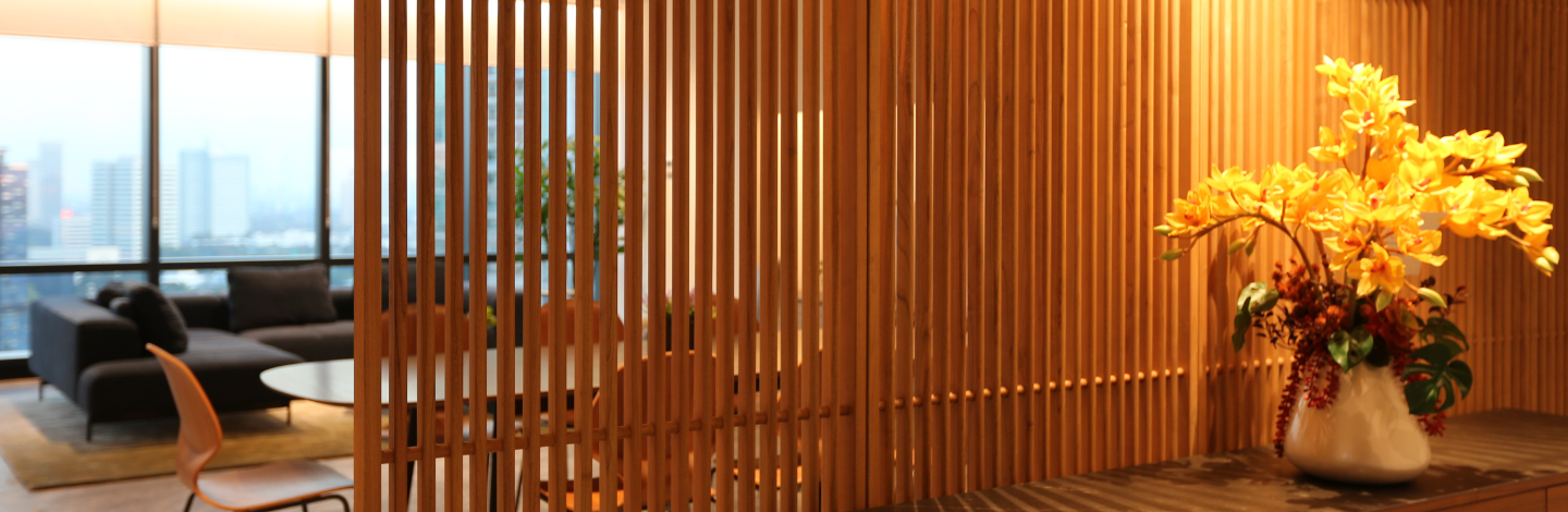 Warmth and Versatility:  The Transformative Power of Wood Partitions in Modern Spaces