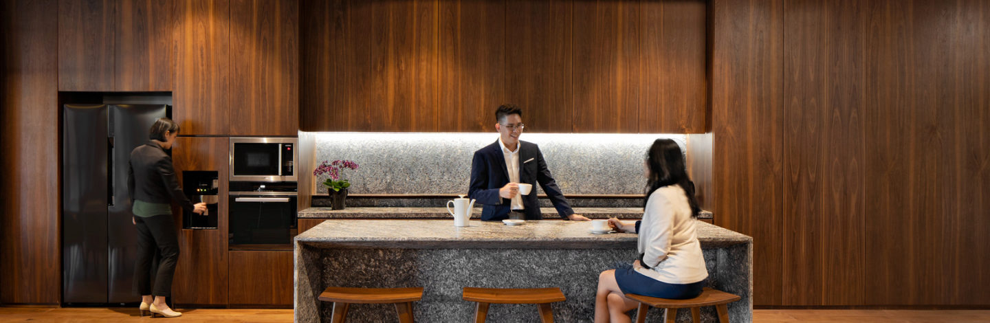 Menghadirkan Alam Dalam Ruangan: Motif Kayu untuk Ruang Kantor Anda