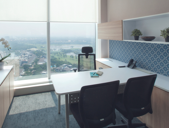 Kekuatan Transformatif dari Penggunaan Jendela Besar di Ruang Kantor Anda