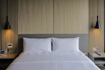 Crafting Comfort: The Art of Designing a Minimalist Comfortable Hotel Room