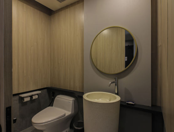Revitalisasi Ruang Toilet dengan Penggunaan HPL